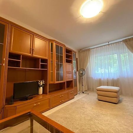 Lovely & Quiet 1-Bedroom Condo With Free Parking บูคาเรสต์ ภายนอก รูปภาพ