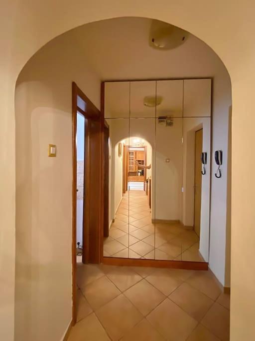 Lovely & Quiet 1-Bedroom Condo With Free Parking บูคาเรสต์ ภายนอก รูปภาพ